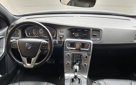 Volvo V60 Cross Country II, 2016 год, 2 250 000 рублей, 17 фотография