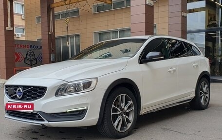 Volvo V60 Cross Country II, 2016 год, 2 250 000 рублей, 10 фотография