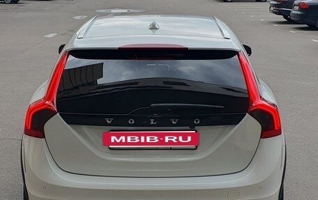 Volvo V60 Cross Country II, 2016 год, 2 250 000 рублей, 4 фотография