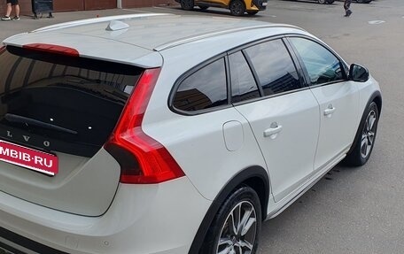 Volvo V60 Cross Country II, 2016 год, 2 250 000 рублей, 6 фотография
