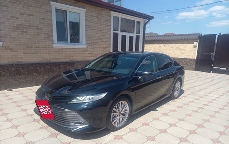 Toyota Camry, 2018 год, 3 100 000 рублей, 2 фотография