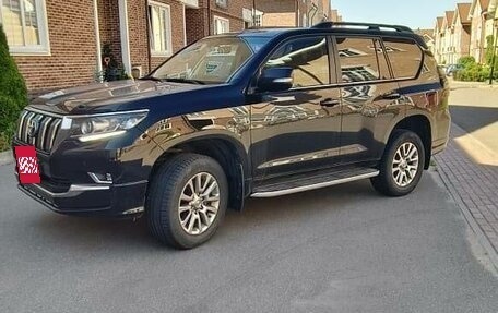 Toyota Land Cruiser Prado 150 рестайлинг 2, 2018 год, 4 650 000 рублей, 5 фотография