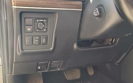 Toyota Land Cruiser Prado 150 рестайлинг 2, 2018 год, 4 650 000 рублей, 13 фотография