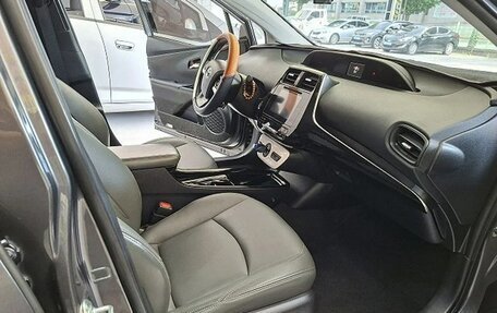 Toyota Prius IV XW50, 2018 год, 1 450 002 рублей, 8 фотография