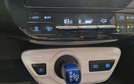 Toyota Prius IV XW50, 2018 год, 1 450 002 рублей, 11 фотография