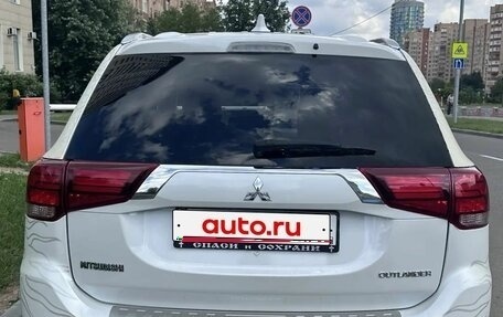 Mitsubishi Outlander III рестайлинг 3, 2017 год, 1 526 000 рублей, 8 фотография