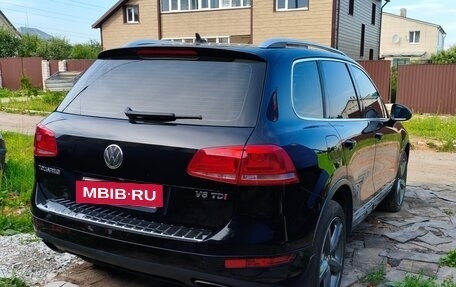 Volkswagen Touareg III, 2011 год, 1 880 000 рублей, 2 фотография