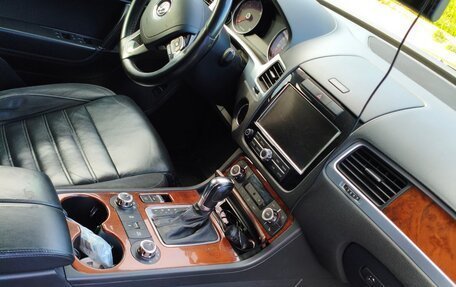 Volkswagen Touareg III, 2011 год, 1 880 000 рублей, 10 фотография