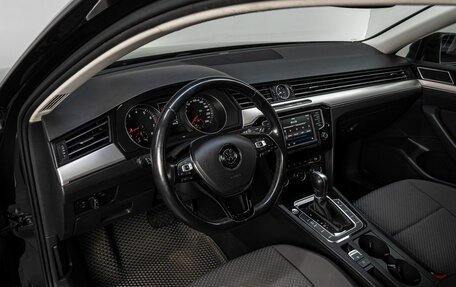 Volkswagen Passat B8 рестайлинг, 2017 год, 2 095 000 рублей, 10 фотография