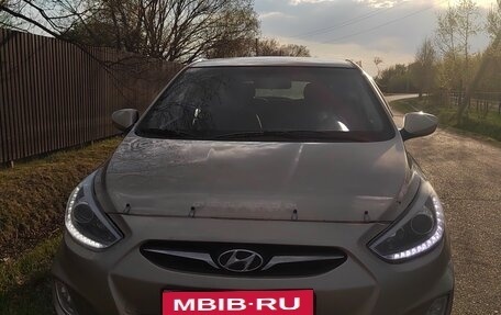 Hyundai Solaris II рестайлинг, 2013 год, 750 000 рублей, 2 фотография
