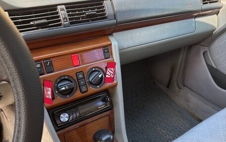 Mercedes-Benz E-Класс, 1993 год, 350 000 рублей, 9 фотография