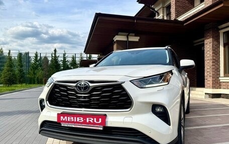 Toyota Highlander, 2021 год, 4 900 000 рублей, 2 фотография