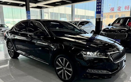 Skoda Superb III рестайлинг, 2023 год, 2 300 000 рублей, 3 фотография