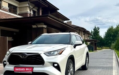 Toyota Highlander, 2021 год, 4 900 000 рублей, 5 фотография