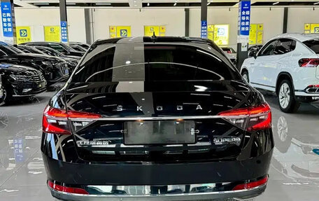 Skoda Superb III рестайлинг, 2023 год, 2 300 000 рублей, 5 фотография