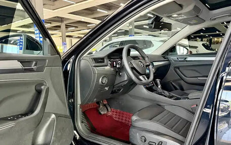 Skoda Superb III рестайлинг, 2023 год, 2 300 000 рублей, 8 фотография