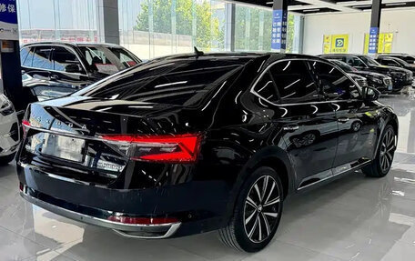 Skoda Superb III рестайлинг, 2023 год, 2 300 000 рублей, 6 фотография