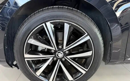 Skoda Superb III рестайлинг, 2023 год, 2 300 000 рублей, 15 фотография