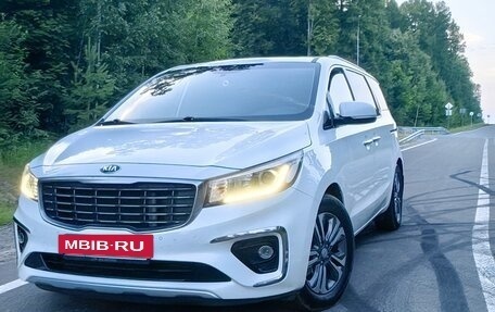 KIA Carnival III, 2019 год, 1 800 000 рублей, 3 фотография