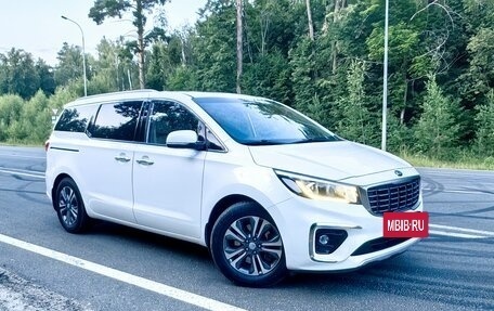 KIA Carnival III, 2019 год, 1 800 000 рублей, 4 фотография