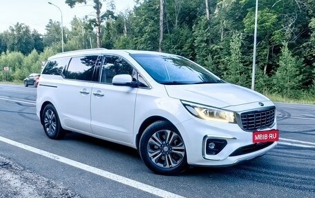 KIA Carnival III, 2019 год, 1 800 000 рублей, 5 фотография