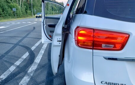 KIA Carnival III, 2019 год, 1 800 000 рублей, 13 фотография