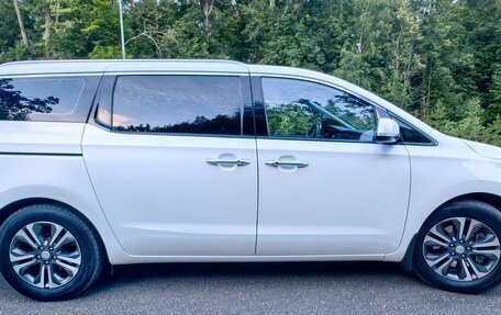 KIA Carnival III, 2019 год, 1 800 000 рублей, 17 фотография