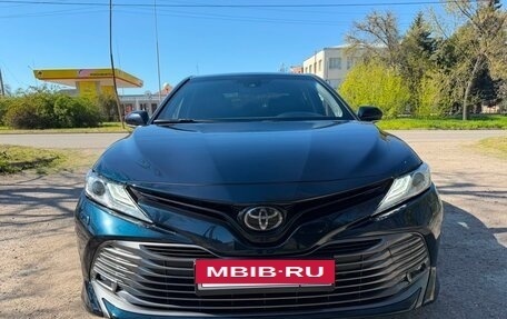Toyota Camry, 2019 год, 2 450 000 рублей, 3 фотография