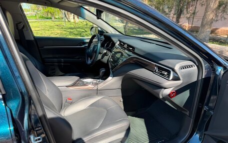 Toyota Camry, 2019 год, 2 450 000 рублей, 17 фотография