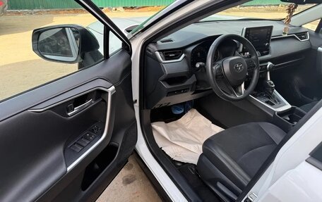 Toyota RAV4, 2021 год, 3 120 000 рублей, 11 фотография