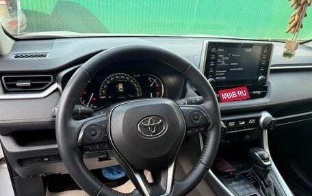 Toyota RAV4, 2021 год, 3 120 000 рублей, 13 фотография