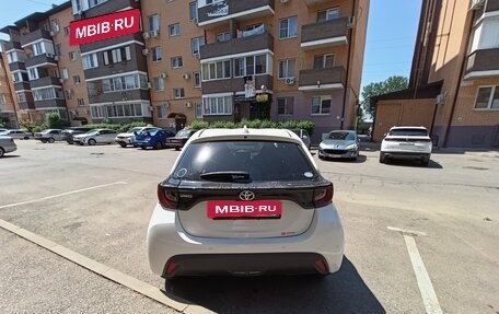 Toyota Yaris, 2020 год, 1 300 000 рублей, 3 фотография