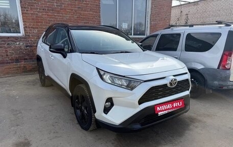 Toyota RAV4, 2021 год, 3 120 000 рублей, 2 фотография
