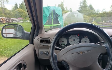 Chrysler Voyager IV, 2001 год, 270 000 рублей, 2 фотография