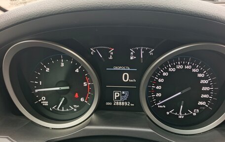 Toyota Land Cruiser 200, 2012 год, 3 400 000 рублей, 6 фотография