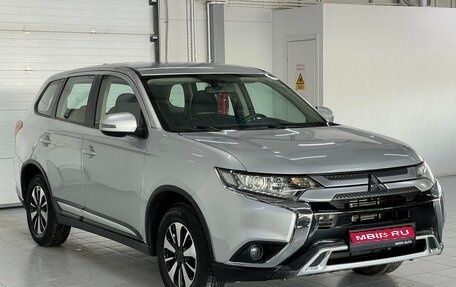 Mitsubishi Outlander III рестайлинг 3, 2018 год, 2 209 000 рублей, 1 фотография