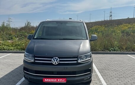 Volkswagen Multivan T6 рестайлинг, 2019 год, 4 300 000 рублей, 1 фотография