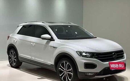 Volkswagen T-Roc I, 2022 год, 1 340 111 рублей, 2 фотография