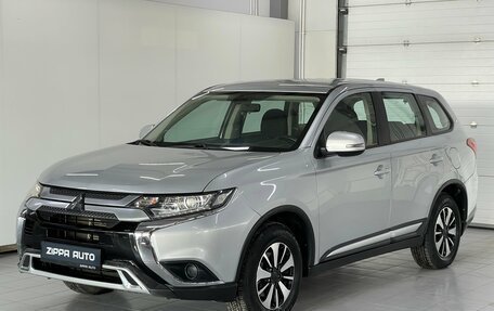 Mitsubishi Outlander III рестайлинг 3, 2018 год, 2 209 000 рублей, 3 фотография