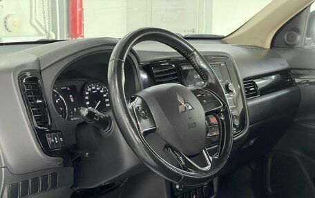 Mitsubishi Outlander III рестайлинг 3, 2018 год, 2 209 000 рублей, 8 фотография
