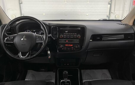 Mitsubishi Outlander III рестайлинг 3, 2018 год, 2 209 000 рублей, 10 фотография