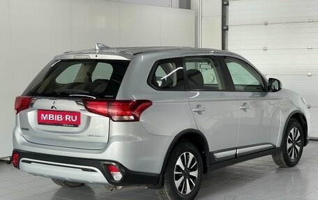 Mitsubishi Outlander III рестайлинг 3, 2018 год, 2 209 000 рублей, 4 фотография