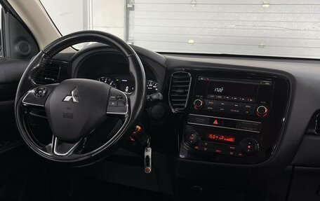 Mitsubishi Outlander III рестайлинг 3, 2018 год, 2 209 000 рублей, 11 фотография