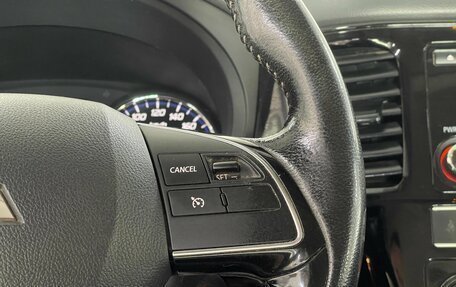 Mitsubishi Outlander III рестайлинг 3, 2018 год, 2 209 000 рублей, 13 фотография