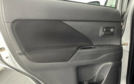 Mitsubishi Outlander III рестайлинг 3, 2018 год, 2 209 000 рублей, 21 фотография