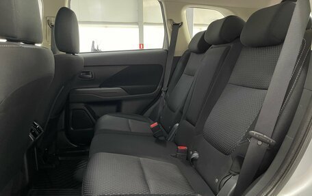 Mitsubishi Outlander III рестайлинг 3, 2018 год, 2 209 000 рублей, 22 фотография