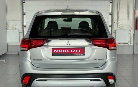 Mitsubishi Outlander III рестайлинг 3, 2018 год, 2 209 000 рублей, 5 фотография