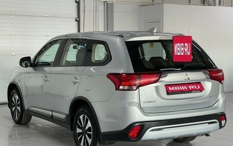 Mitsubishi Outlander III рестайлинг 3, 2018 год, 2 209 000 рублей, 6 фотография