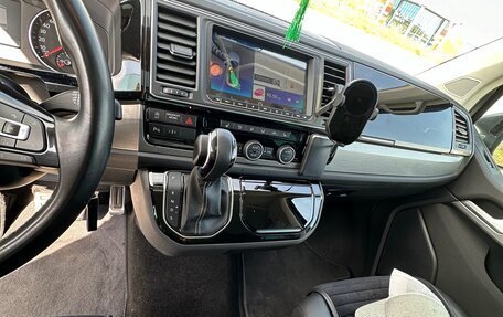 Volkswagen Multivan T6 рестайлинг, 2019 год, 4 300 000 рублей, 5 фотография