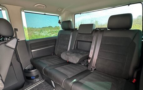Volkswagen Multivan T6 рестайлинг, 2019 год, 4 300 000 рублей, 8 фотография